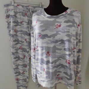 Secret Treasures SOFT Grey Camo Roses Pajama Set Women Size  XL (16-18)